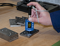 sử dụng Máy đo độ cứng kim loại PCE-2500