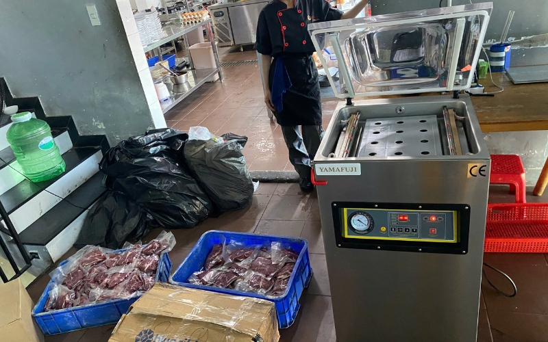 Máy ép hút chân không dạng đứng VM400CB 