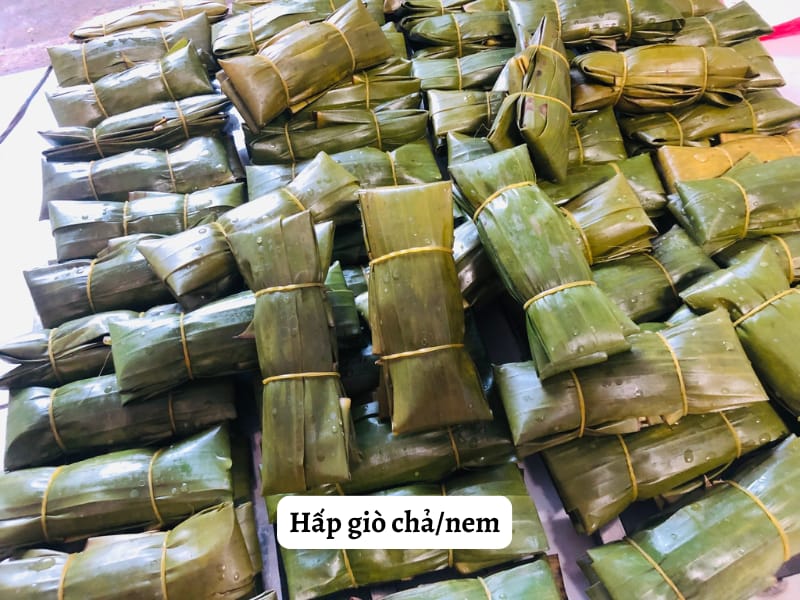 Hấp giò chả hay luộc giò chả sẽ ngon hơn