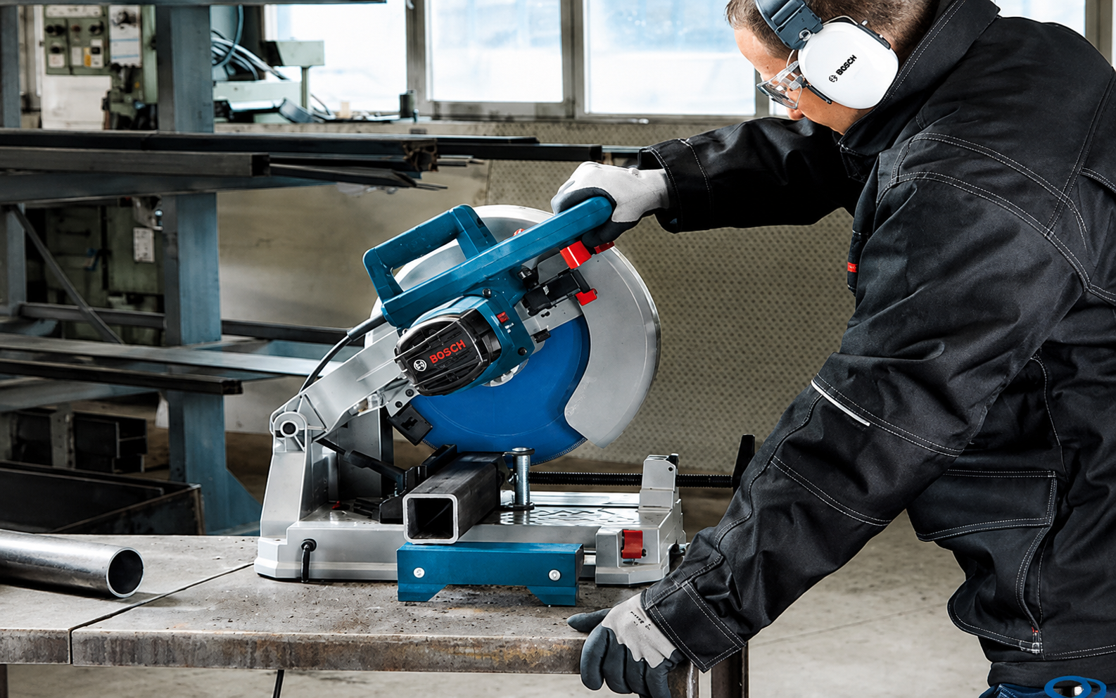 Máy cắt sắt với thiết kế chắc chắn, bền bỉ theo thời gian