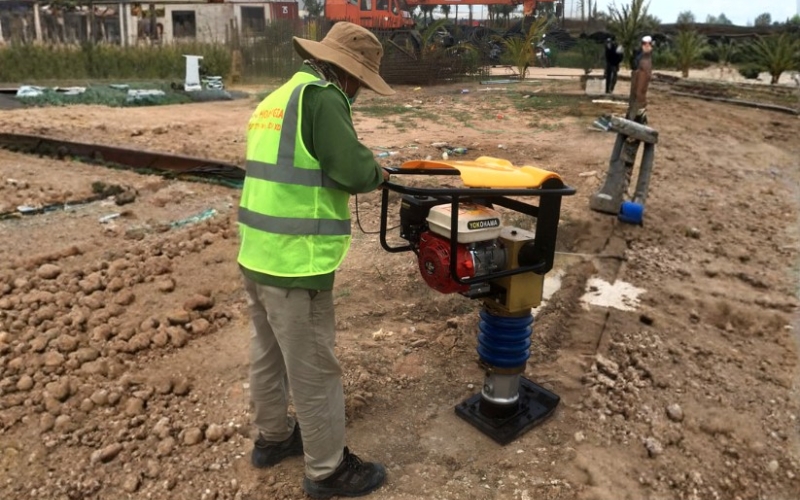 Tại sao cần kiểm tra máy đầm cóc trước khi vận hành?