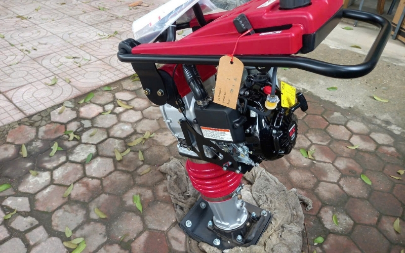 Vì sao phải chọn đúng dầu nhớt cho máy đầm cóc?