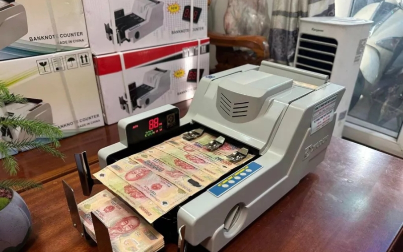Hướng dẫn lấy tiền bị kẹt ra khỏi máy an toàn