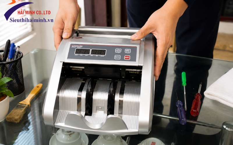 Chuẩn bị dụng cụ trước khi vệ sinh
