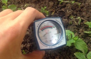 Tại sao cần vệ sinh và bảo trì máy đo độ ẩm đất giá rẻ?