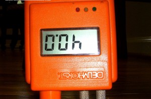 Thủ thuật sử dụng máy đo độ ẩm của gỗ chạy bằng pin hiệu quả